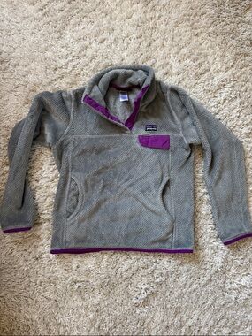 Patagonia Light Gray Fleece Jacket with Purple Trim